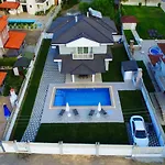 Derin Villa *